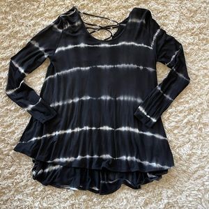 Altar’d State Navy and white tie dye top Women’s size Medium